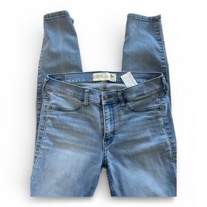 Abercrombie & Fitch Jean Leggings – Light Wash Denim, Size 6R